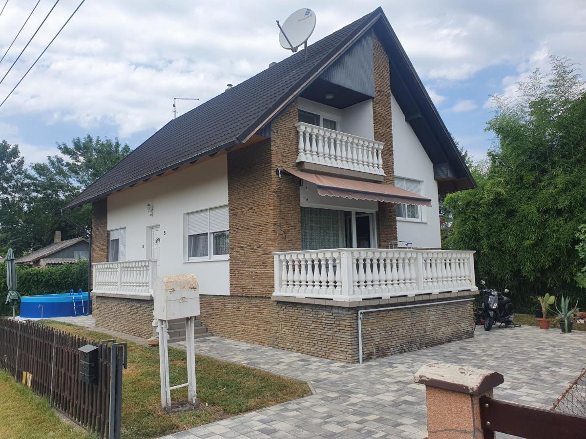 فيلا Wolf Vendeghaz Balatonkeresztúr المظهر الخارجي الصورة