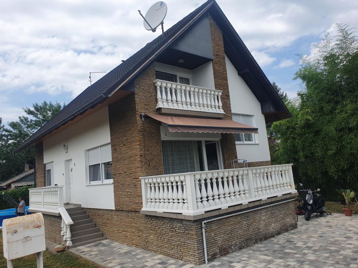فيلا Wolf Vendeghaz Balatonkeresztúr المظهر الخارجي الصورة