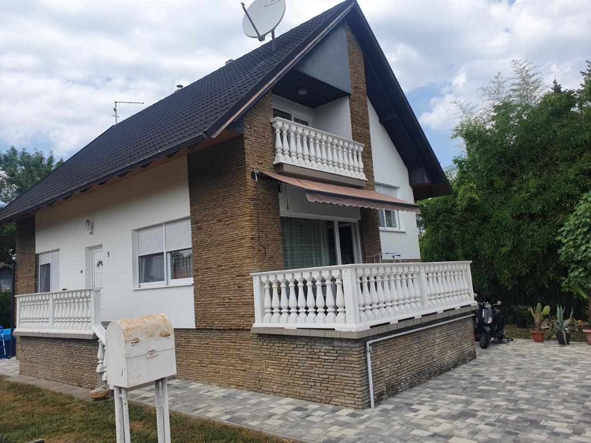 فيلا Wolf Vendeghaz Balatonkeresztúr المظهر الخارجي الصورة